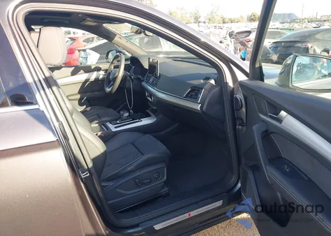 2021 Audi Q5 Premium Plus 55 Tfsi E Quattro S Tronic z USA, uszkodzony, nr VIN WA1E2AFYXM2041002